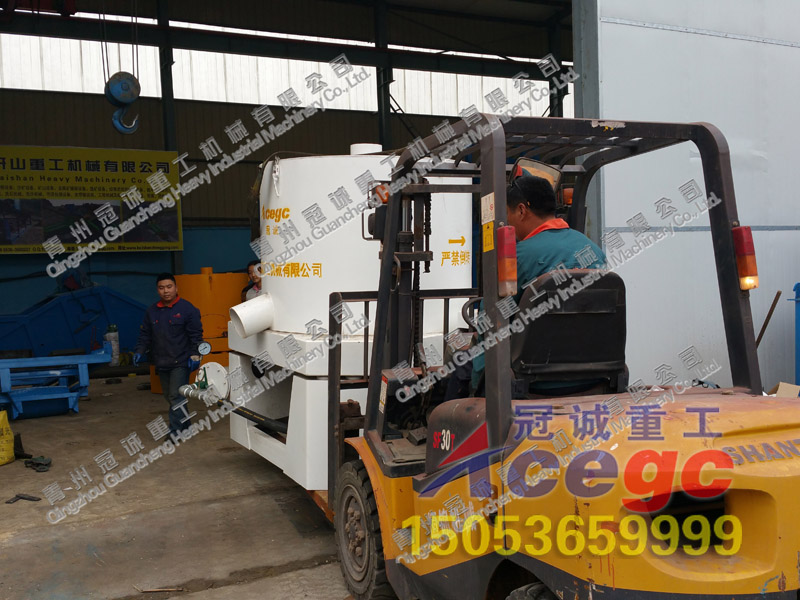 重力選礦設備-重選離心機發(fā)貨工作現(xiàn)場